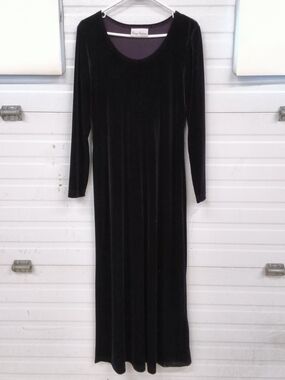 90s Gothic Purple Velvet Floor Length Gown | Honey Fashions Canada